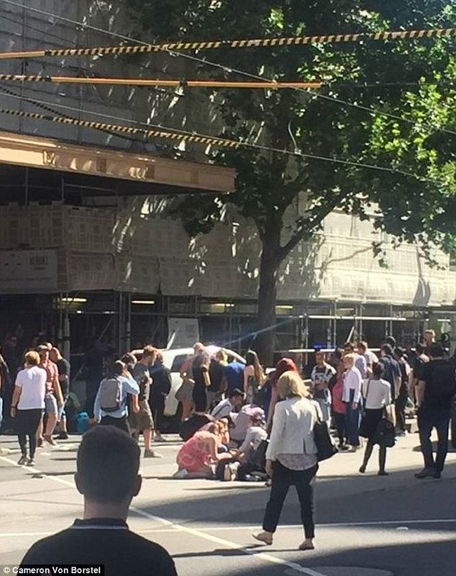 ‘Xe điên’ lao vào đám đông ở Úc, hơn 10 người bị thương